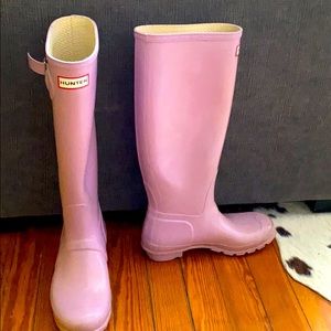 Lilac Authentic Hunter Boots - Women’s Sz 8